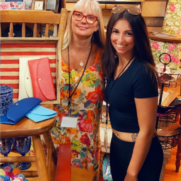 Meet your Posher, Mikaela - Picture 2 of 2